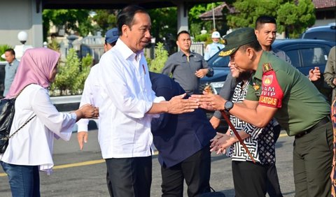 Presiden Joko Widodo (Jokowi) membawa Menteri Pertahanan Prabowo Subianto dan Menteri BUMN Erick Thohir saat kunjungan kerja ke Malang, Jawa Timur.