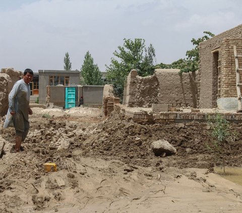 Banjir bandang ini disebabkan oleh hujan lebat musiman. Tujuh provinsi di Afghanistan juga dilaporkan terkena dampaknya.<br /><br />Bencana tersebut jugatelah merusak 600 rumah penduduk dan ratusan hektar lahan pertanian warga.