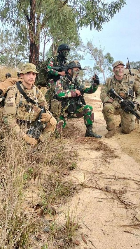 Pasukan langit Yonif PR 501/BY tergabung dengan pasukan elite Amerika Serikat, German dan Australia untuk melaksanakan Latma (Latihan Bersama) Talisman Sabre, Australia pada Sabtu (22/07).
