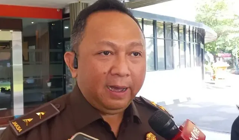 Kapuspenkum Kejagung Ketut Sumedana mengatakan, pemeriksaan Airlangga Hartarto dilakukan sebagai saksi tiga tersangka korporasi yaitu Wilmar Group, Permata Hijau Group, dan Musim Mas Group.