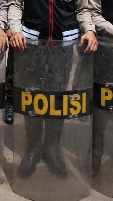 Setelah unggahan dibagikan, sosok pasutri yang sama-sama berprofesi sebagai polisi itupun langsung ramai jadi sorotan.