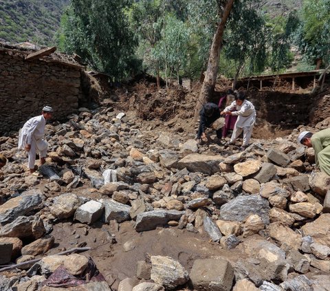 Korban tewas akibat banjir bandang semalam di Afghanistan Tengah yang disebabkan oleh hujan lebat telah meningkat menjadi 30 orang, dengan lebih dari 40 orang hilang, kata para aparat berwenang.