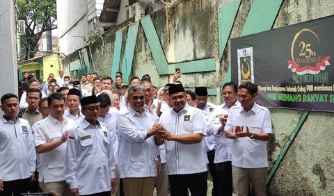 Teriakan Prabowo menang pun disuarakan ketika menyambut Muzani dan jajaran.