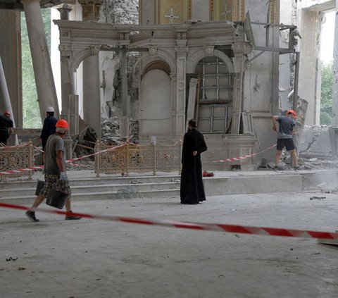 Gereja ini kemudian dibangun kembali Ketika Ukraina menjadi negara merdeka.<br /><br />Katedral yang terletak di pusat kota Odesa ini juga dinobatkan oleh UNESCO sebagai Situs Warisan Dunia di tengah ancaman invasi.