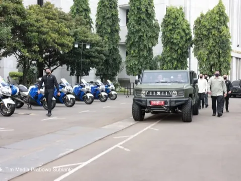 Makna Jokowi Naik Mobil Berpelat Indonesia Disopiri Prabowo Didampingi Erick Thohir