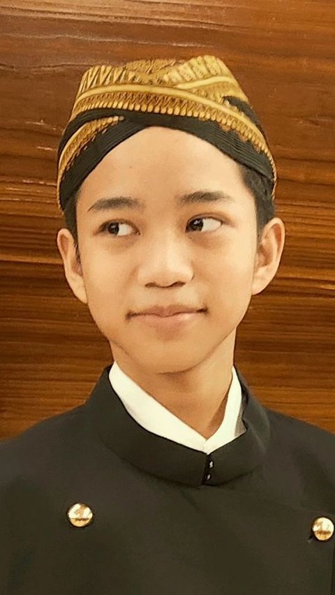 Zhafran Juno Hendarto, anak pertama Darto dan Tika berhasil mencuri perhatian. Ia terlihat sudah tumbuh menjadi remaja yang gagah  dan tampan.