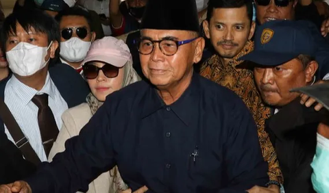 Kapolri Jenderal Listyo Sigit Prabowo menyatakan, pihaknya masih mengusut kasus yang menjerat Pimpinan Pondok Pesantren (Ponpes) Panji Gumilang.