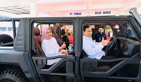 Jokowi minta jajarannya untuk mencari mitra kerja dan menjalin kerja sama dengan pihak lain agar pengembangan PT Pindad dapat berjalan lebih cepat.