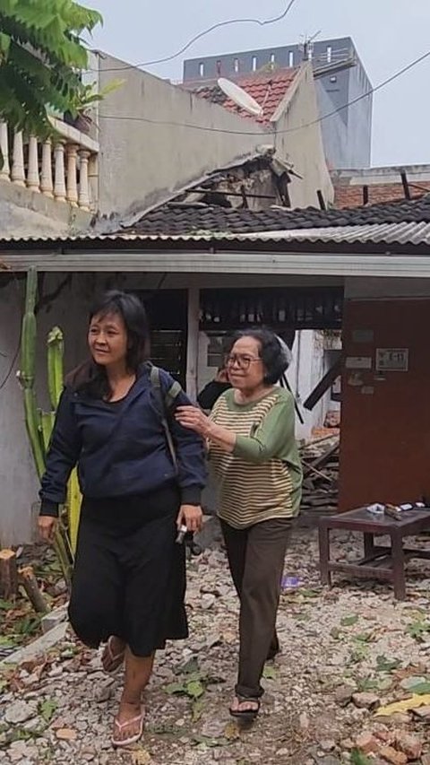 Potret Kemiskinan Putri Eks Model Majalah Dewasa, Hidup Sebatang Kara di Rumah Reyot Penuh Puing