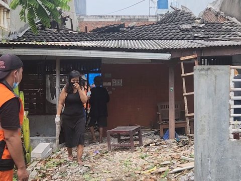 Potret Kemiskinan Putri Eks Model Majalah Dewasa, Hidup Sebatang Kara di Rumah Reyot Penuh Puing