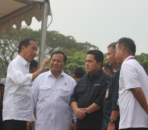 Presiden Joko Widodo (Jokowi) mengunjungi Pasar Rakyat yang digelar di Lapangan Rampal Kota Malang, yang digelar oleh Kementerian Badan Usaha Milik Negara (BUMN) dengan menggandeng PT Bank Rakyat Indonesia (BRI) dan Bank Mandiri.
