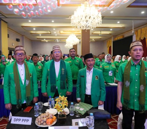 Plt Ketua Umum Partai Persatuan Pembangunan (PPP) Muhamad Mardiono memberikan arahan ketika bertemu kader dan calon legislatif di Gorontalo.