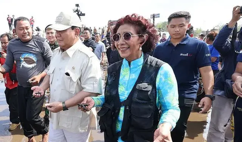 Sebelum Anies, Menteri Pertahanan RI Prabowo Subianto mengunjungi Susi Pudjiastuti di kediamannya di Dusun Karangsalam, Desa Pananjung, Pangandaran. Keduanya bicara empat mata kurang lebih satu jam.