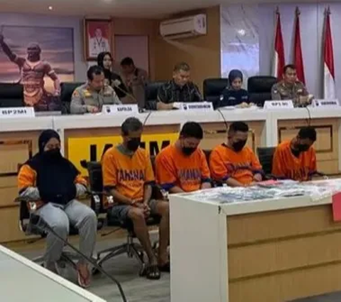 Penyidik Ditreskrimum Polda Metro Jaya telah mengamankan 12 orang tersangka. Mereka yang diamankan ini terkait kasus Tindak Pidana Perdagangan Orang (TPPO) terkait penjualan ginjal.