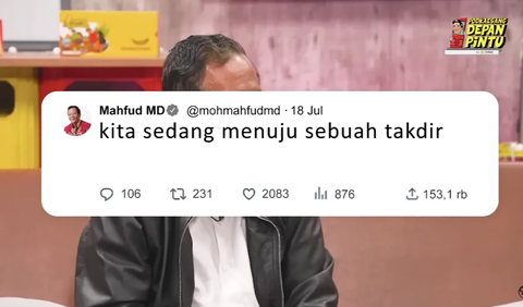 Ketika ditanya, Mahfud mengatakan dalam captionnya bahwa ia sedang menuju sebuah takdir bersama seorang Menteri Pertahanan Prabowo Subianto.