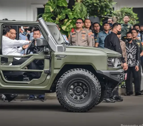 PT Pindad (Persero) yang banyak memproduksi kendaraan-kendaraan tempur yang dapat memenuhi kebutuhan pertahanan dan keamanan nasional seperti tank dan juga alat tempur lainnya.