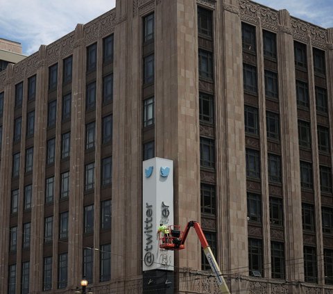 FOTO: Resmi Jadi X dan Berlatar Hitam Putih, Nama Twitter di Gedung Kantor Pusat San Fransisco Dilepas