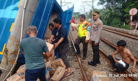 Kemudian, oleh maps sopir pun diarahkan ke lokasi melalui Jalan Bintaro IV.