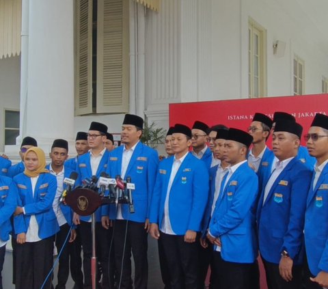 Pengurus Besar Pergerakan Mahasiswa Islam Indonesia (PB PMII) menemui Presiden Joko Widodo (Jokowi) di Istana Kepresidenan, Jakarta. PB PMII memberikan kajian berupa jurnal akademik terkait ibu kota Nusantara (IKN).