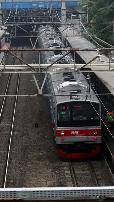 Tiang Listrik Aliran Atas Ditabrak Truk Dibereskan, Perjalanan KRL Tanah Abang-Rangkasbitung Kembali Normal