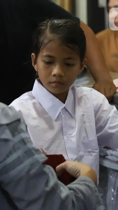 Siswa Baru Tak Wajib Beli Seragam di Sekolah, Pemkot Surabaya Minta Orang Tua Lapor jika Pihak Sekolah Memaksa