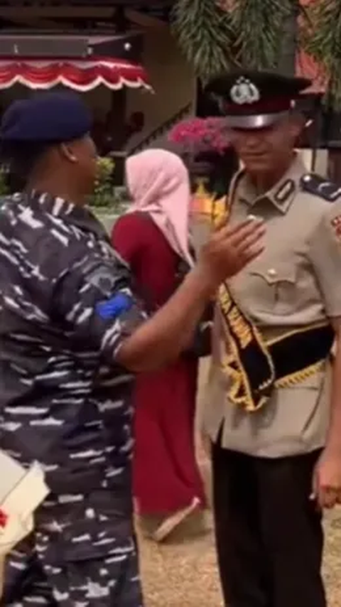 Pangkatnya Lebih Rendah, Ayah TNI Beri Hormat ke Anaknya yang jadi Polisi lalu Tampar & Pukul