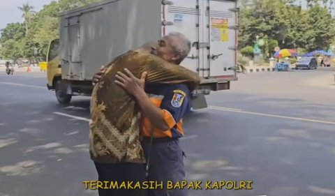 Momen haru ini pun dibagikan dalam unggahan @polisi_indonesia.