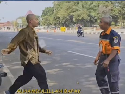 Peluk Haru Anak Tukang Parkir di Jatim Diterima Masuk Polisi