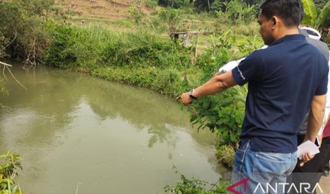 Selain itu, informasi kecelakaan itu terungkap saat orang tua korban melapor ke pihak sekolah, di mana anaknya tak kunjung pulang usai kegiatan di sekolah.