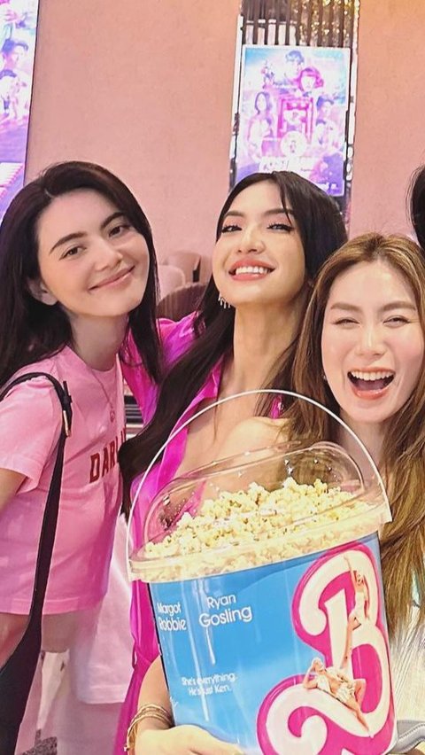 10 Potret Terbaru Raline Shah Bareng Davika Hoorne di Thailand, Netizen 'Cantik Mirip Barbie'