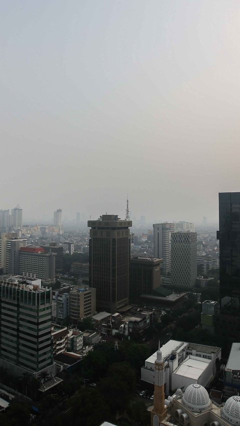 Pada tahun 2022 lalu, Jakarta juga pernah menempati ranking pertama dunia terkait pencemaran udara.