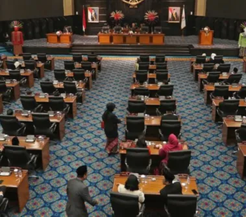PDIP Gelar Rapat Putuskan Sanksi Cinta Mega yang Diduga Main Slot saat Paripurna