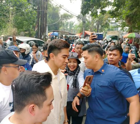 Momen Kaesang Pangarep Perdana Sambangi Depok, Dikerubuti Emak-Emaik&nbsp;dan&nbsp;Relawan