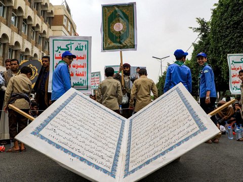 FOTO: Alquran Dibakar di Denmark dan Swedia, Orang-Orang di Yaman Marah Besar Sampai Angkat Senjata