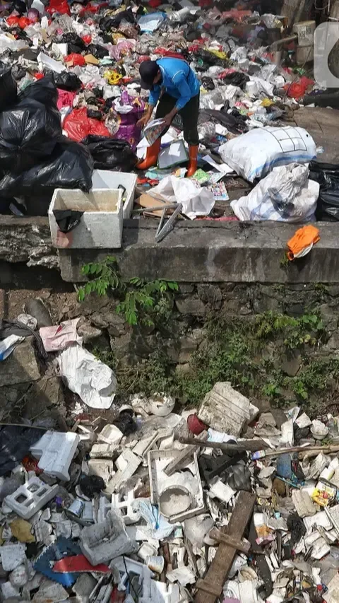 6 Fakta Surabaya Darurat Sampah, Bikin Lingkungan Kotor dan Bau Tak Sedap