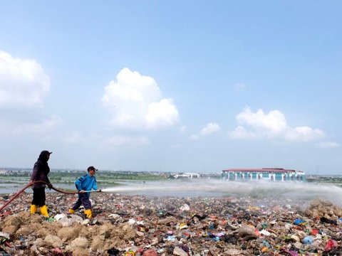 6 Fakta Surabaya Darurat Sampah, Bikin Lingkungan Kotor dan Bau Tak Sedap