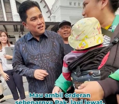 Momen Driver Ojol Wanita yang Bawa Dua Anaknya Ngojek Bertemu Erick Thohir, Dapat Hadiah Motor