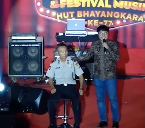 Anak Polisi Roasting Ayahnya Sendiri di Depan para Jenderal, Kapolri Sampai Ngakak