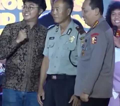 Anak Polisi Roasting Ayahnya Sendiri di Depan para Jenderal, Kapolri Sampai Ngakak