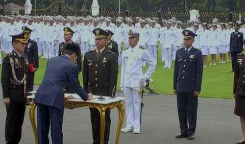 Menurut Kepala Negara, dunia kemiliteran dan kepolisan sudah berubah. Maka, perkembangan teknologi mesti terus diamati dan tak boleh tertinggal.