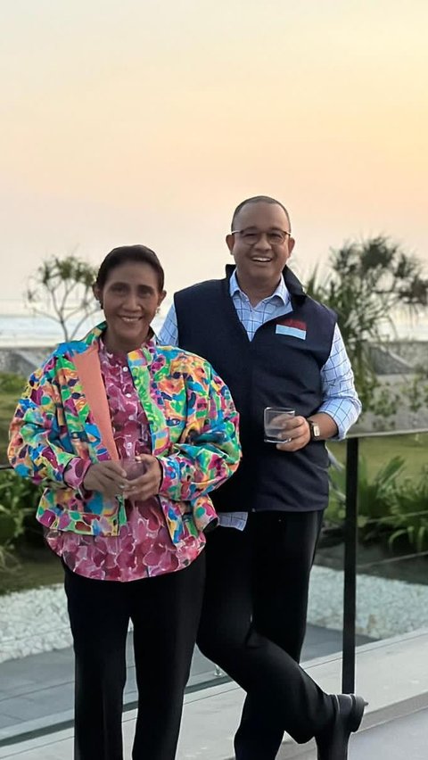 Anies Santai Bersama Susi Pudjiastuti Nikmati Sunset & Air Kelapa di Pangandaran