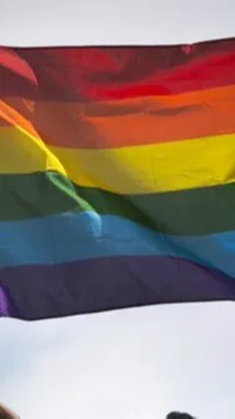 Kaum LGBT di Hutan Kota UKI Kebanyakan Orang Kaya Pakai Mobil Mewah