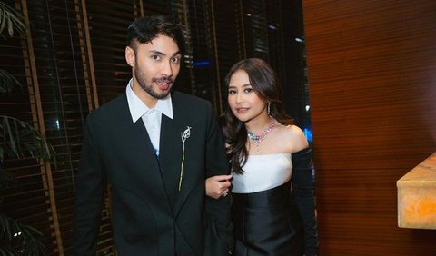 Tak sedikit pula netizen yang menjodohkan Prilly Latuconsina dan Refal Hady. Keduanya disebut cocok.