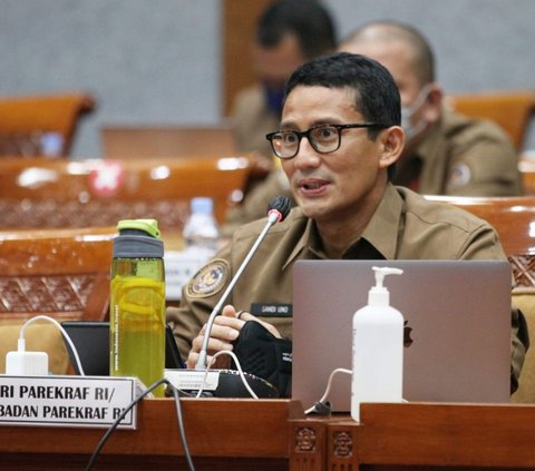 Menteri Pariwisata dan Ekonomi Kreatif, Sandiaga Salahuddin Uno mengatakan, pungutan Rp150.000 bagi turis asing ke Bali bertujuan untuk berkontribusi terhadap konservasi alam Bali.