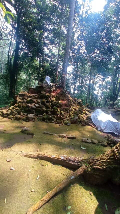 Setelah Pengaruh Hindu-Budha Masuk, Masyarakat Sunda Juga Tidak Membangun Candi Seperti di Jawa Tengah & Jawa Timur