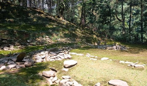 Melihat Bentuk Situs Cibalay, Mirip Dengan Gunung Padang