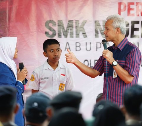 Gubernur Jawa Tengah Ganjar Pranowo menjawab persoalan Penerimaan Peserta Didik Baru (PPDB) sistem zonasi yang sering dikeluhkan masyarakat.