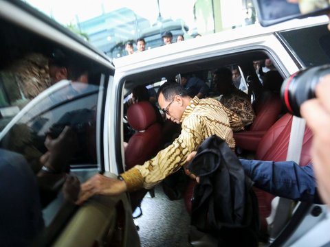 FOTO: Ekspresi Menhub Budi Usai 10 Jam Diperiksa KPK, Dukung Penuh Pemberantasan Korupsi Jalur Kereta