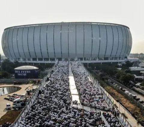 Merdeka.com mencoba menengok perbaikan apa saja yang sudah dilakukan di JIS pada hari ini. Ketika di lokasi, tak ada perubahan apapun yang ketara. Seluruh area stadion masih dalam kondisi yang sama.