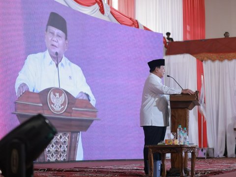 Di depan Perangkat Desa, Prabowo: Kades Pemimpin Terdekat Rakyat Indonesia